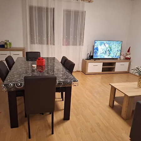 Kuca Za Odmor Mira בית נופש